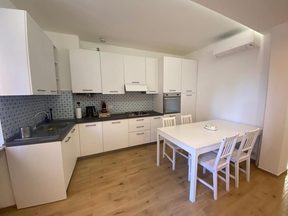 Kitchen or kitchenette, Dining area, dishwasher, oven, stove