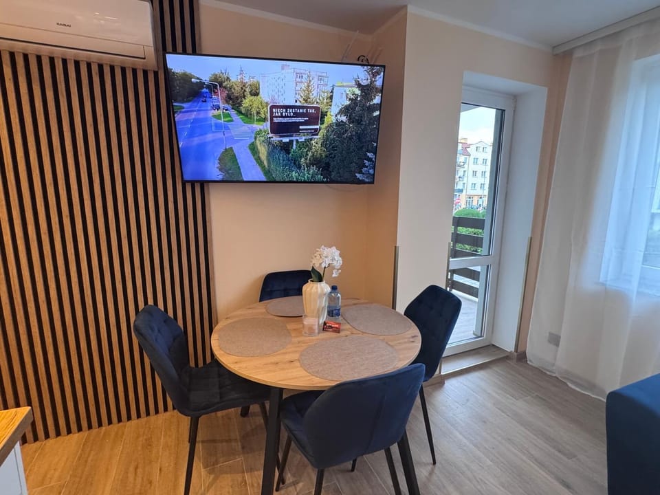 TV and multimedia, Living room, Dining area