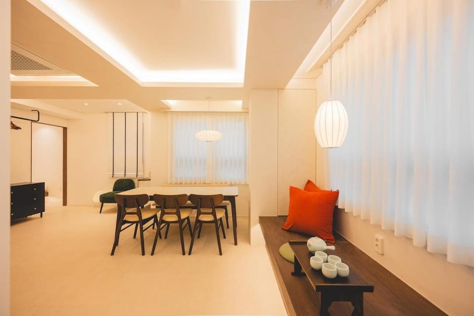 종로 301 Near Metro 공항버스4분 모던한옥 경복궁 명동 DDP 성수 Apartment in Seoul