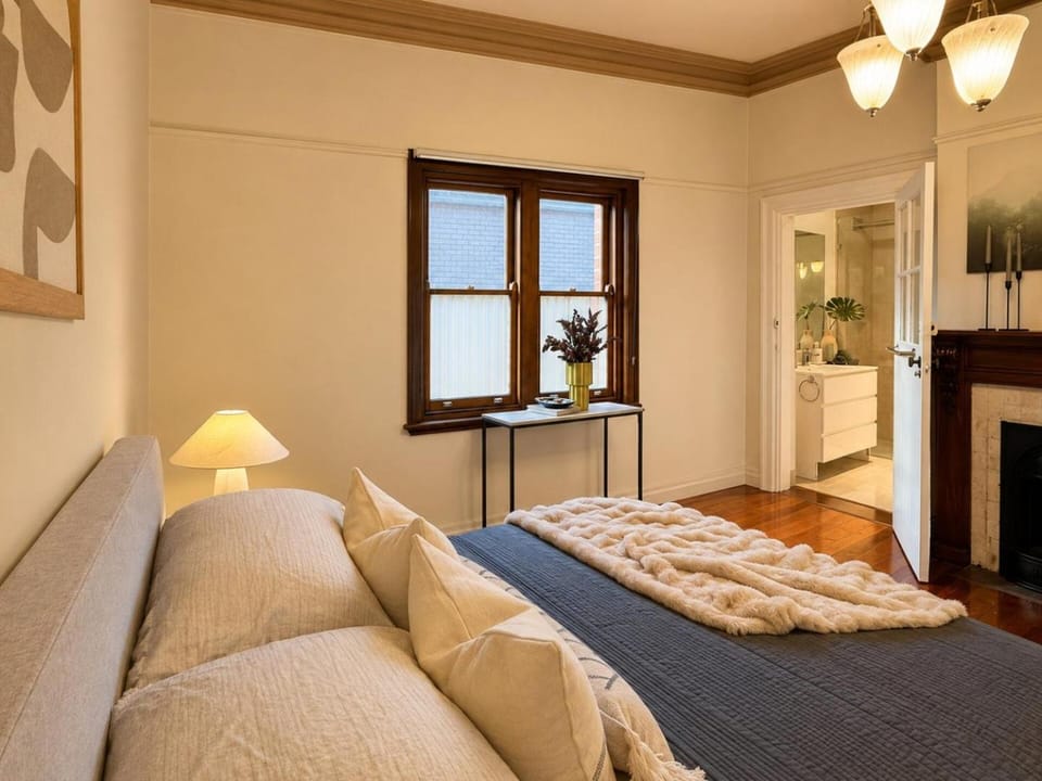 Alphington Retreat Pool, Spa & Home Cinema House in Melbourne