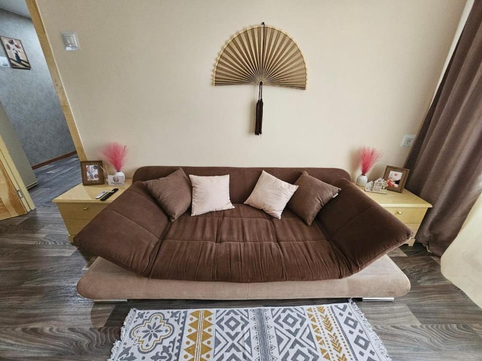 Bed, Living room, Seating area