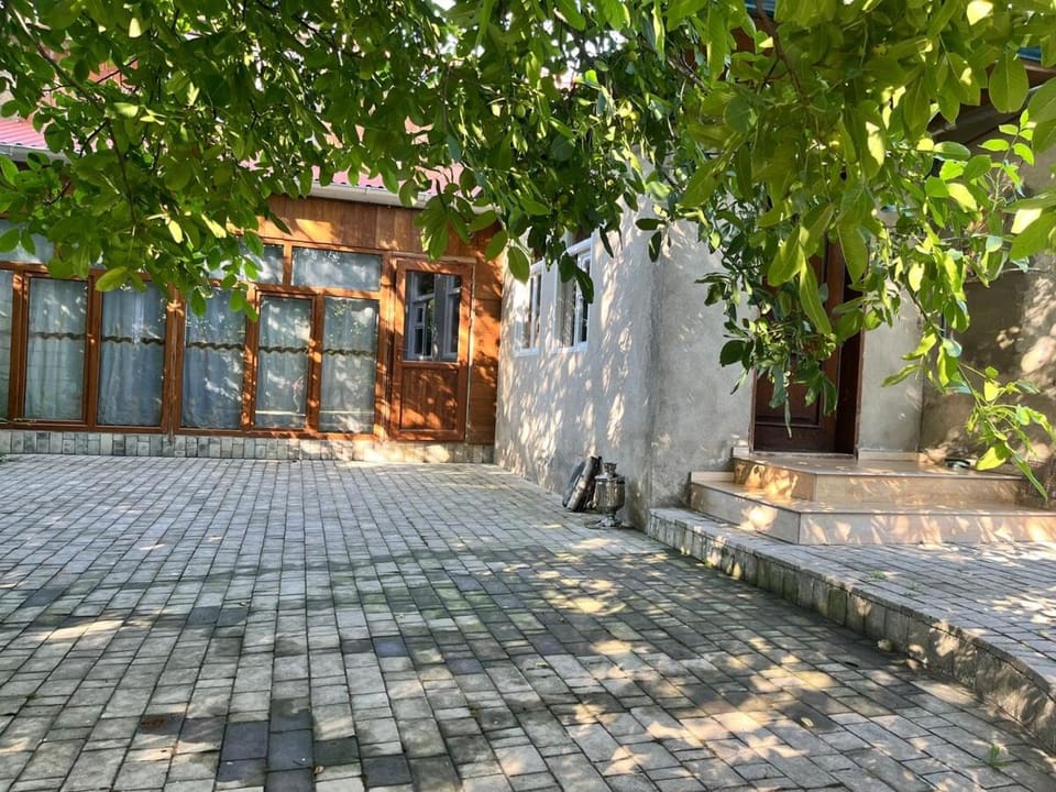 Quiet and comfortable courtyard house in Qachrash House in Azerbaijan