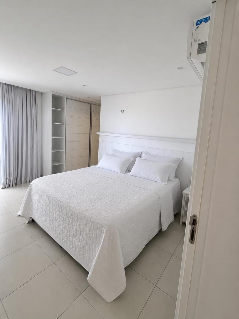 Bed, Bedroom, air conditioner