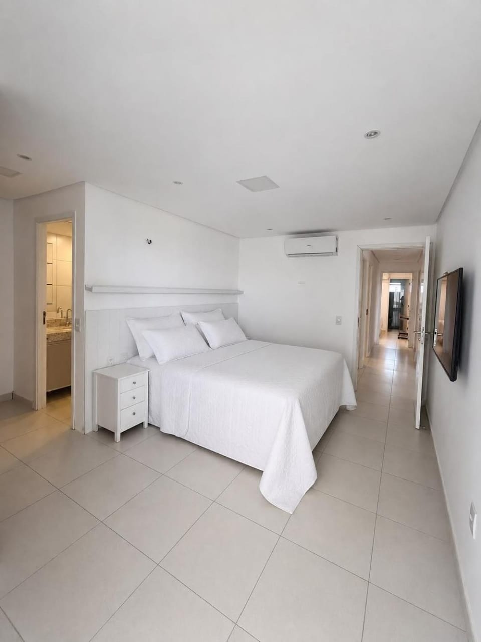 Bed, TV and multimedia, Bedroom, air conditioner