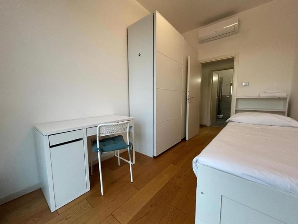 Spacious Apartment close to train station Apartment in Bologna