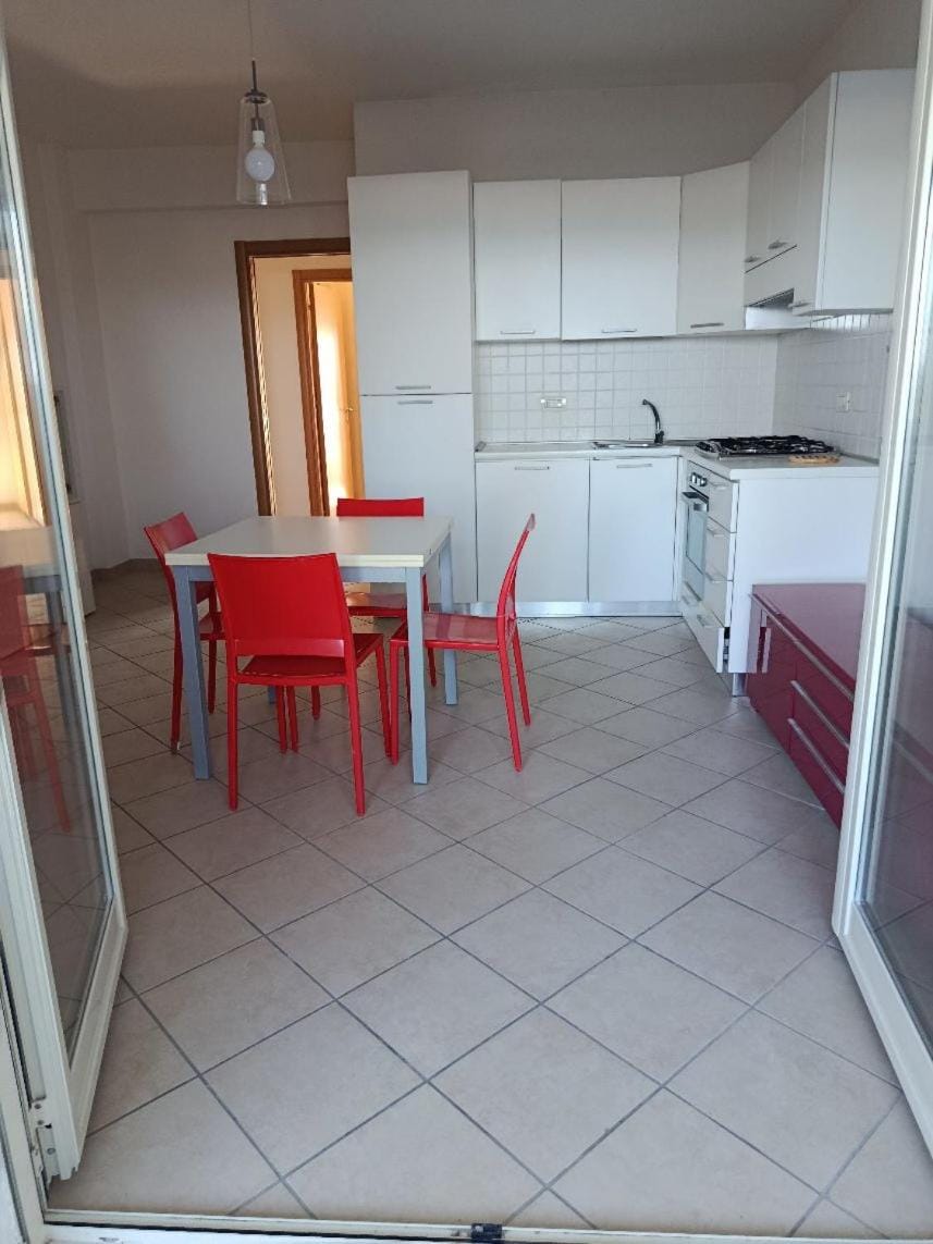 Kitchen or kitchenette, Dining area, pet friendly