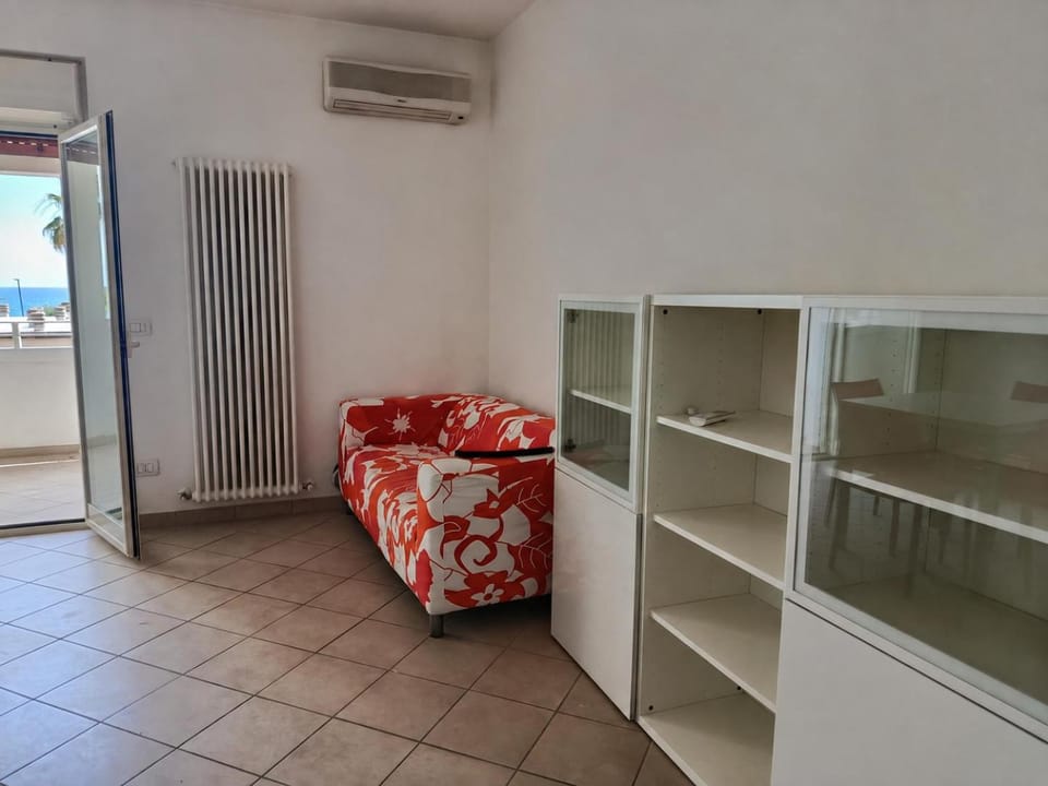 Living room, Photo of the whole room, air conditioner