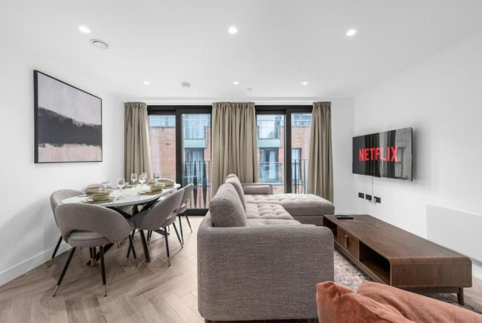 Stunning Central 2 bed by City Apartment in Salford