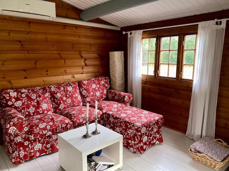 Cozy and authentic log house House in Capital Region of Denmark