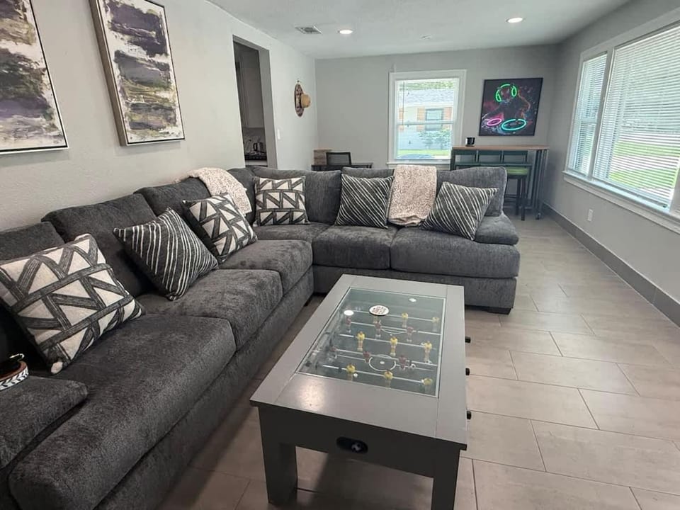 LSU Gem - Steps from Stadium - On campus House in Baton Rouge