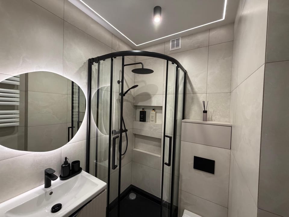 Shower, Bathroom, hair dryier