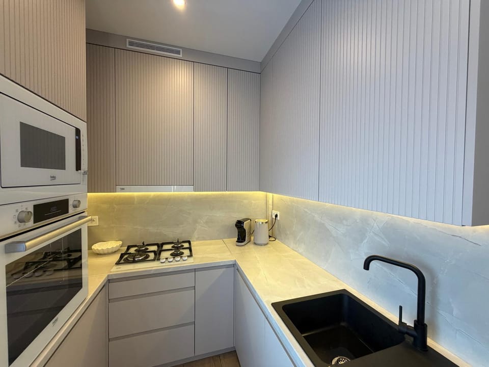 Coffee/tea facilities, Kitchen or kitchenette, dishwasher, microwave, oven, pet friendly, stove, washing machine