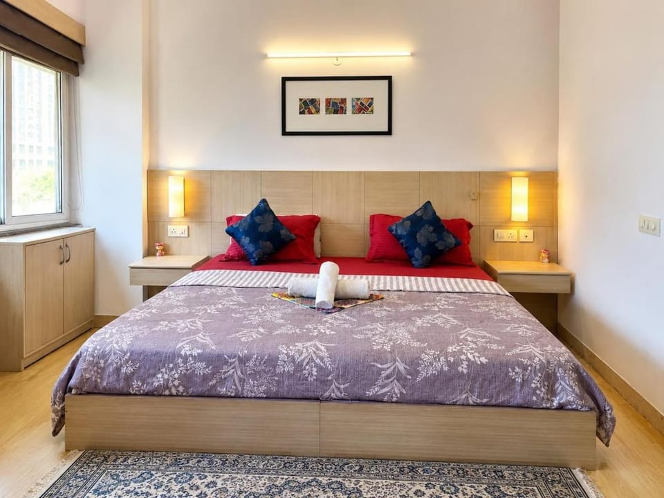 Photo of the whole room, Bedroom, towels