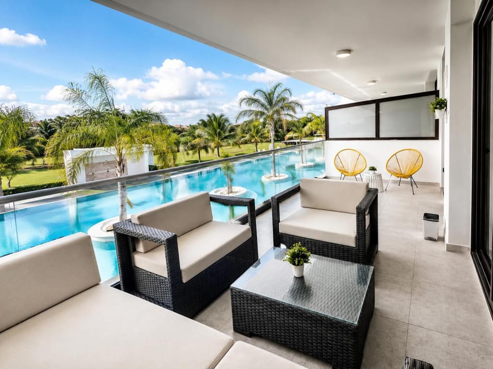 Natural landscape, Balcony/Terrace, Garden view, Pool view
