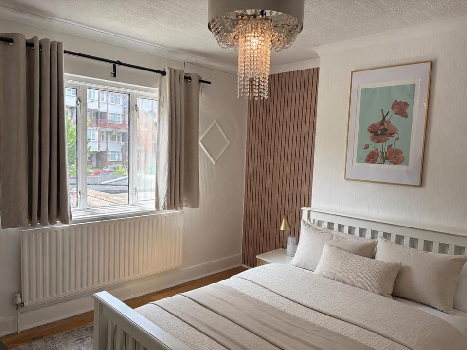Wembley Haven House Modern London Guest Rooms Bed and Breakfast in Wembley