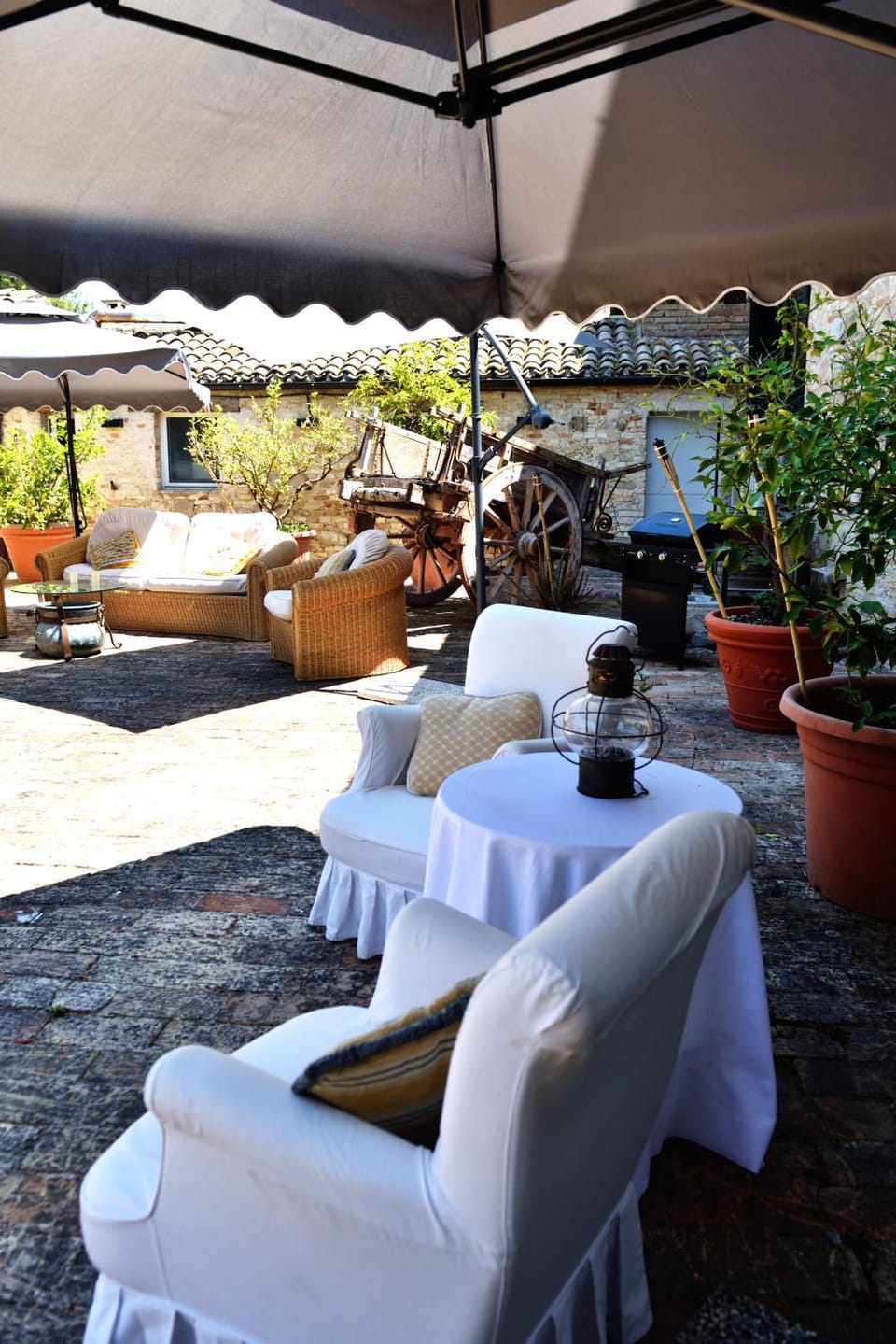 Patio, Day, Garden, Living room, Seating area, Garden view