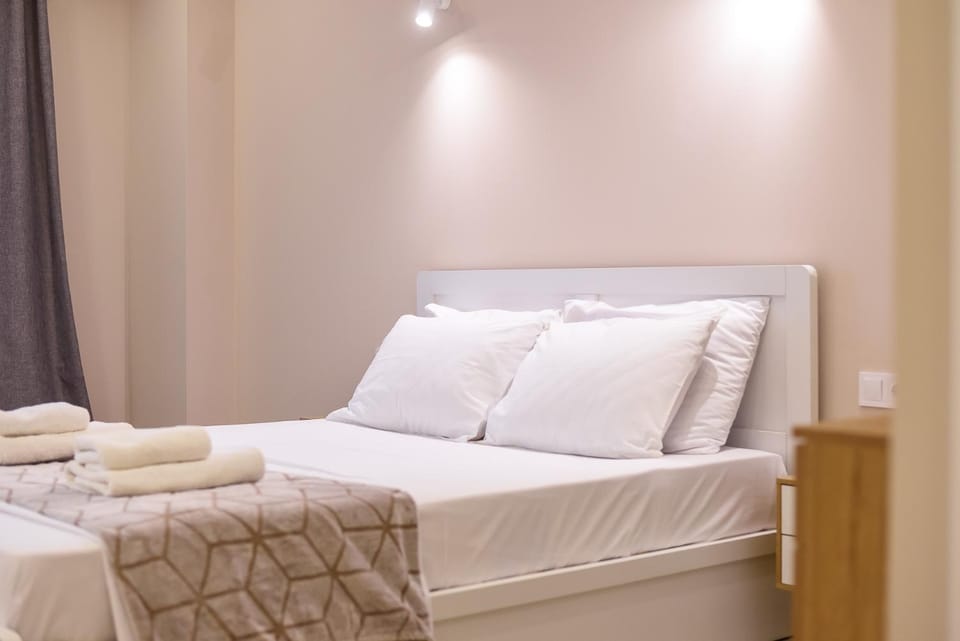 Golden Sun mini suites - 8 minutes from Athens Airport Apartment in Decentralized Administration of Attica
