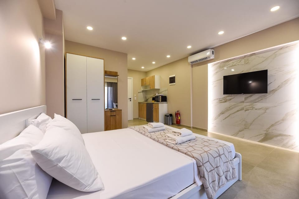 Golden Sun mini suites - 8 minutes from Athens Airport Apartment in Decentralized Administration of Attica
