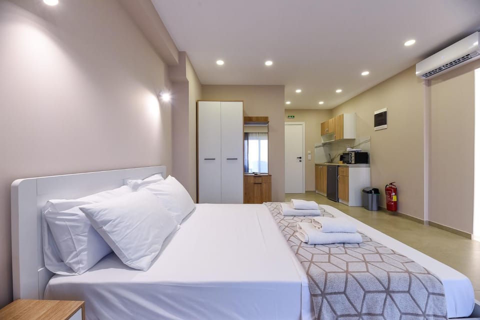 Golden Sun mini suites - 8 minutes from Athens Airport Apartment in Decentralized Administration of Attica