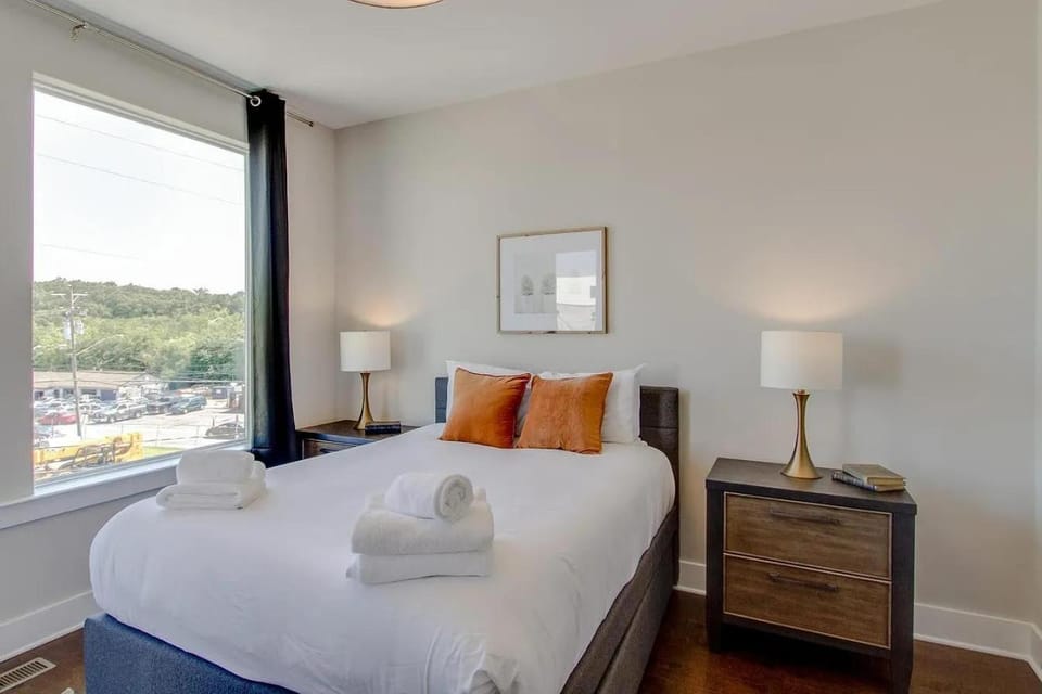 Modern Skyline-View Townhome for groups up to 8 House in East Nashville