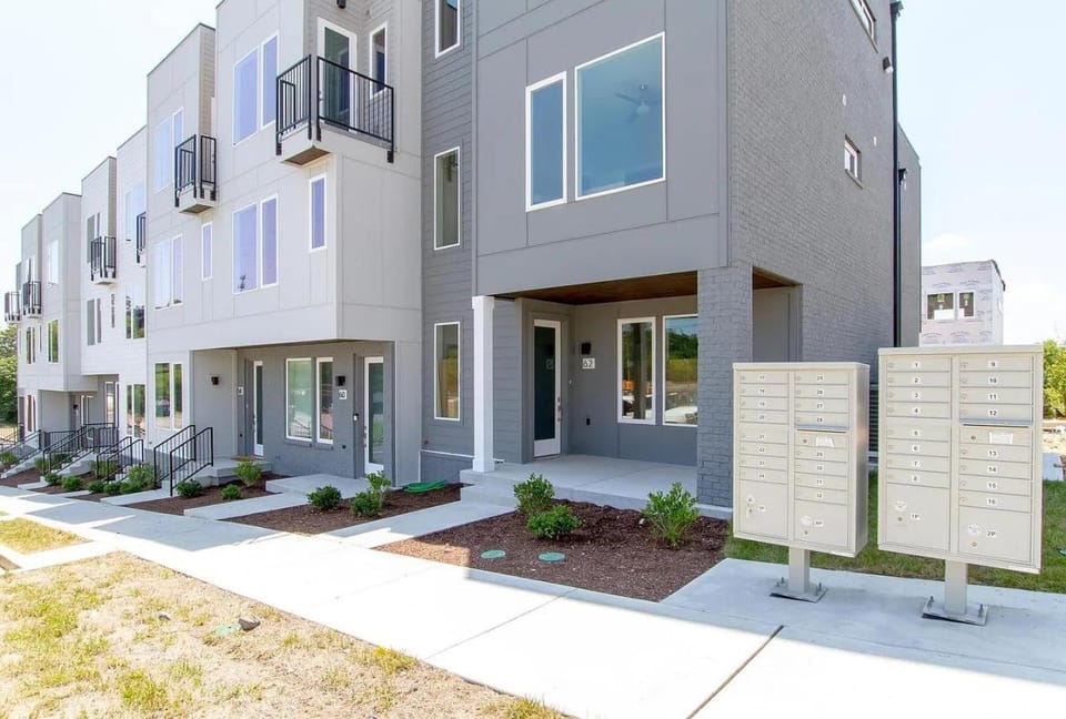 Modern Skyline-View Townhome for groups up to 8 House in East Nashville