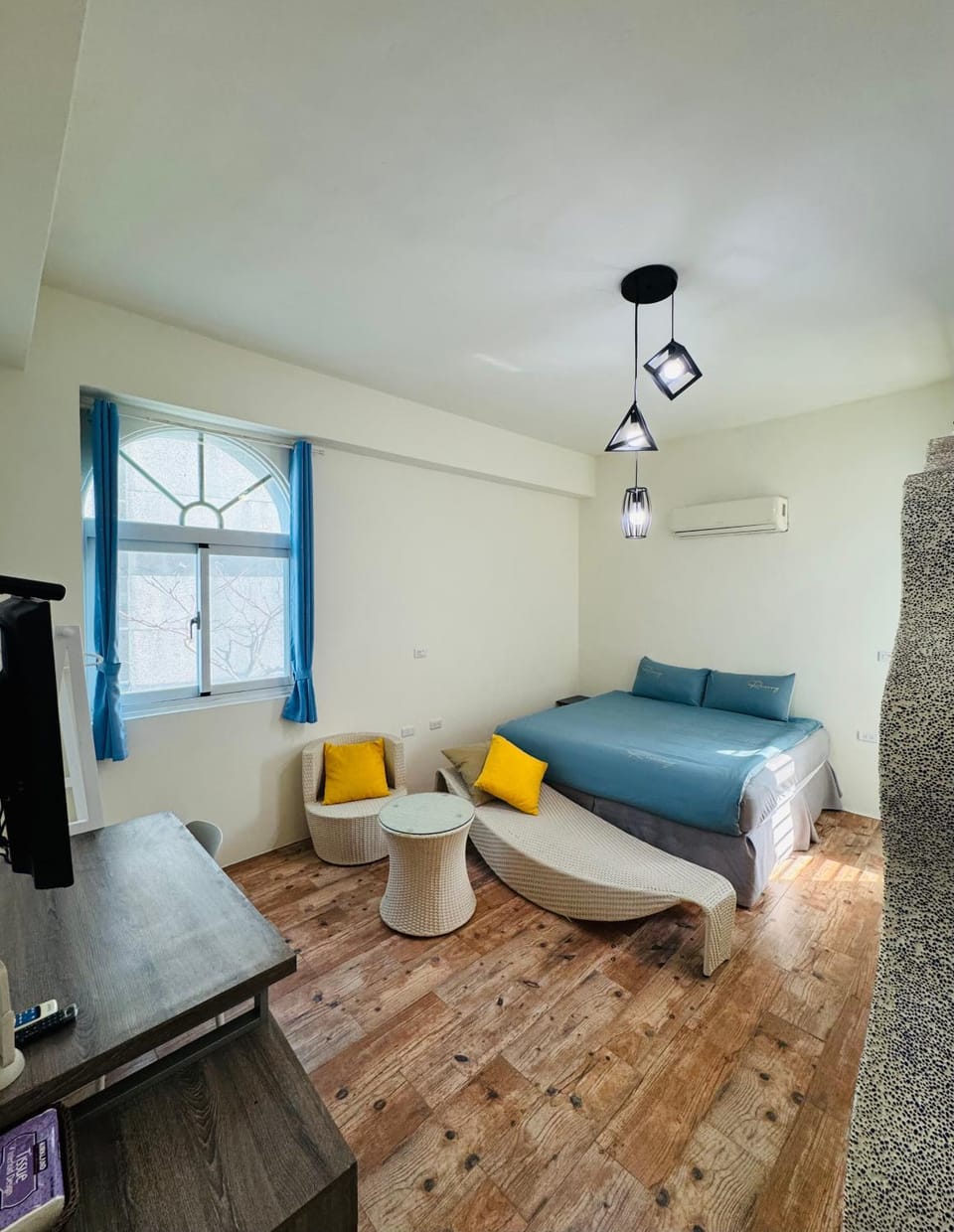 Bed, Photo of the whole room, Bedroom