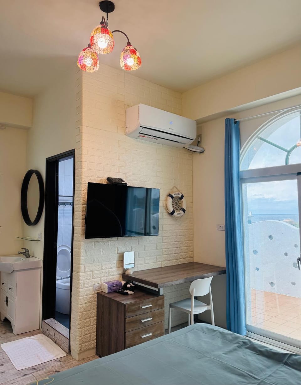 Bed, Photo of the whole room, Bedroom, air conditioner