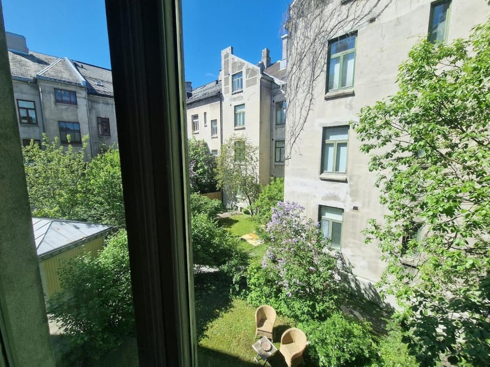 Spacious Art Nouveau Apartment with Free Parking Apartment in Trondheim