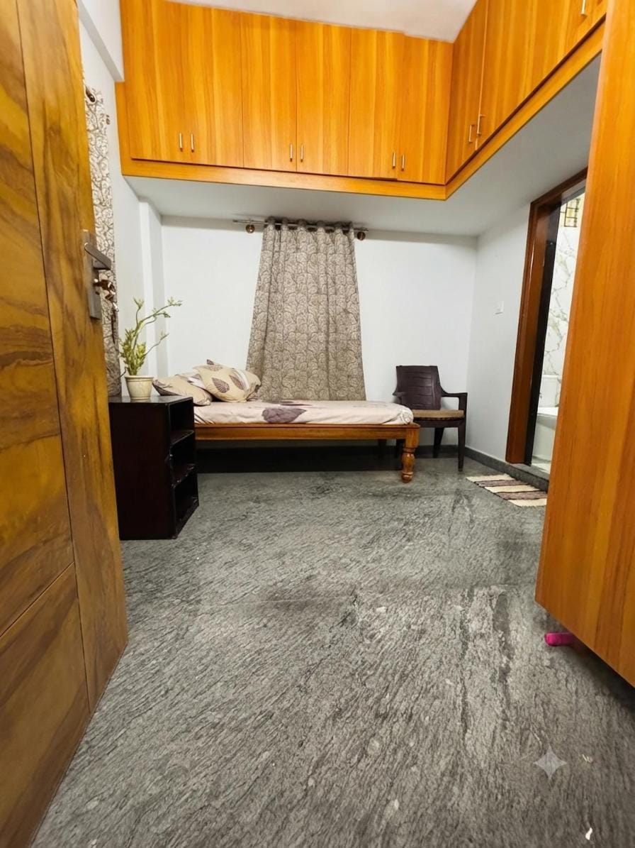 Shiv Cozy Private Room & Bath Near BLR Airport Bed and Breakfast in Bengaluru