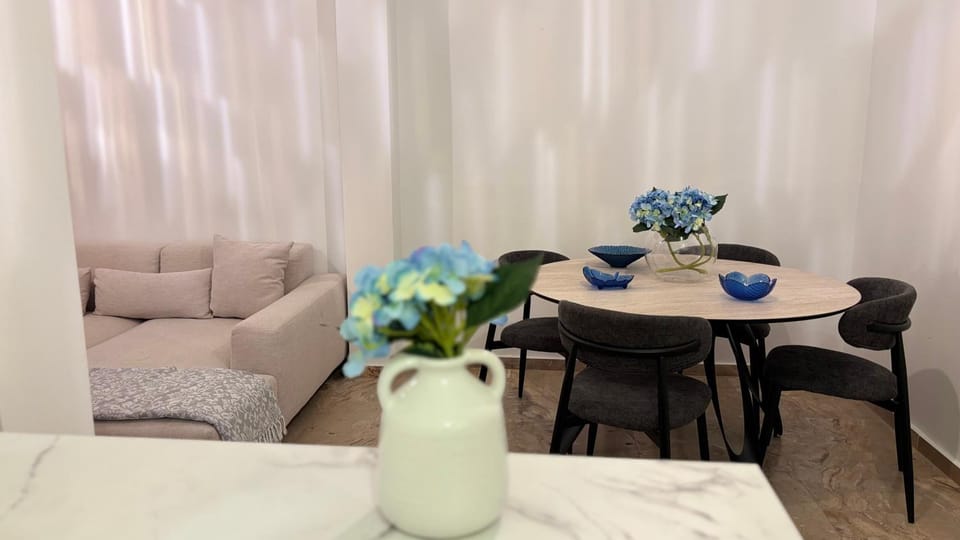 Living room, Seating area, Dining area