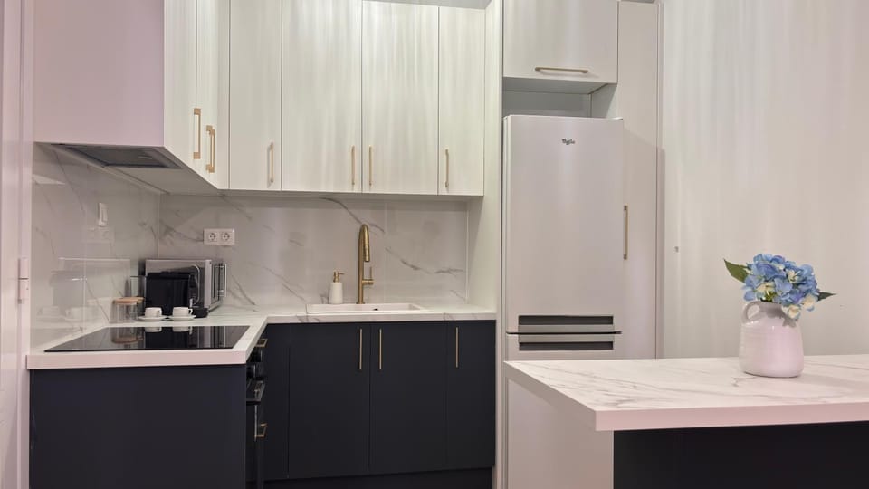 Kitchen or kitchenette, oven, stove