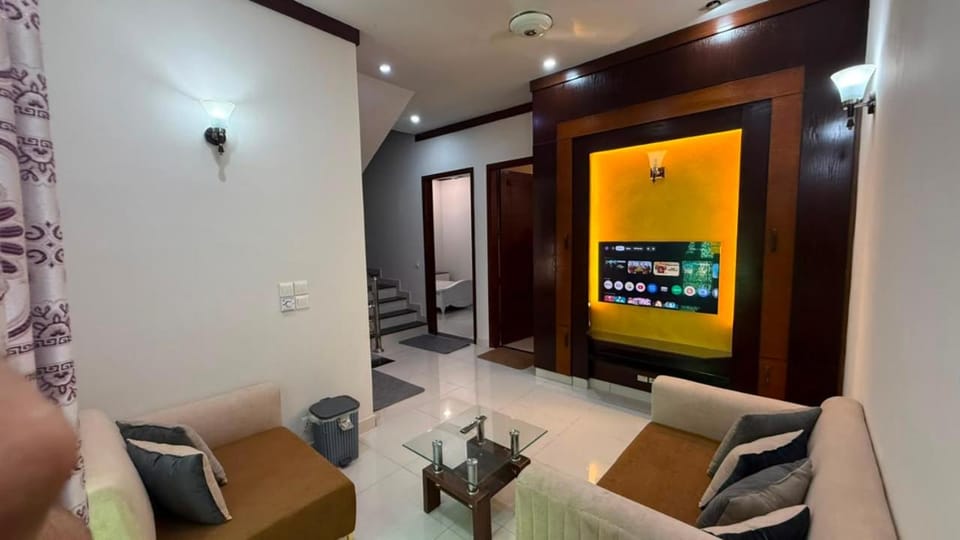 Rex Building 1st portion Portion Apartment in Karachi