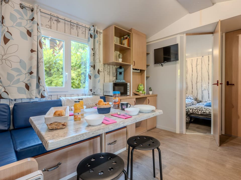 Camping Le Dolium Campground/ 
RV Resort in Provence-Alpes-Côte d'Azur