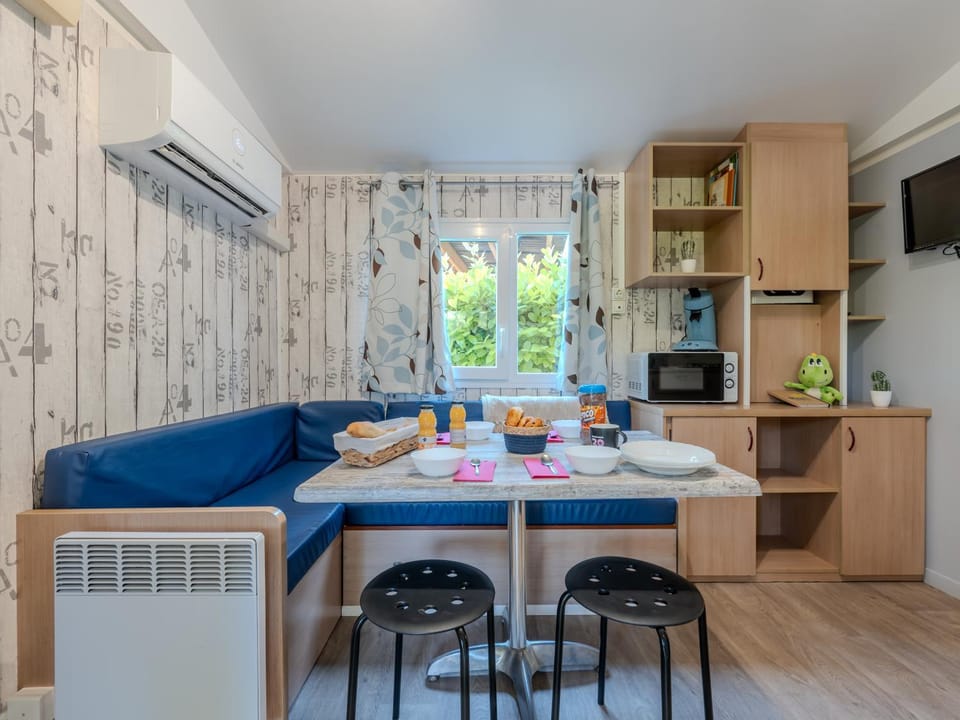 Camping Le Dolium Campground/ 
RV Resort in Provence-Alpes-Côte d'Azur
