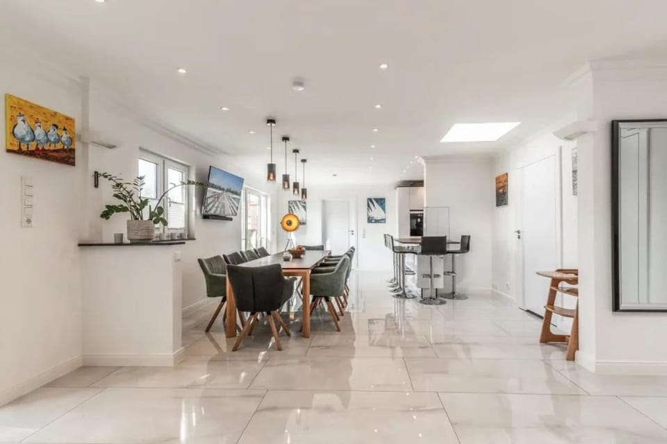 Seating area, Dining area
