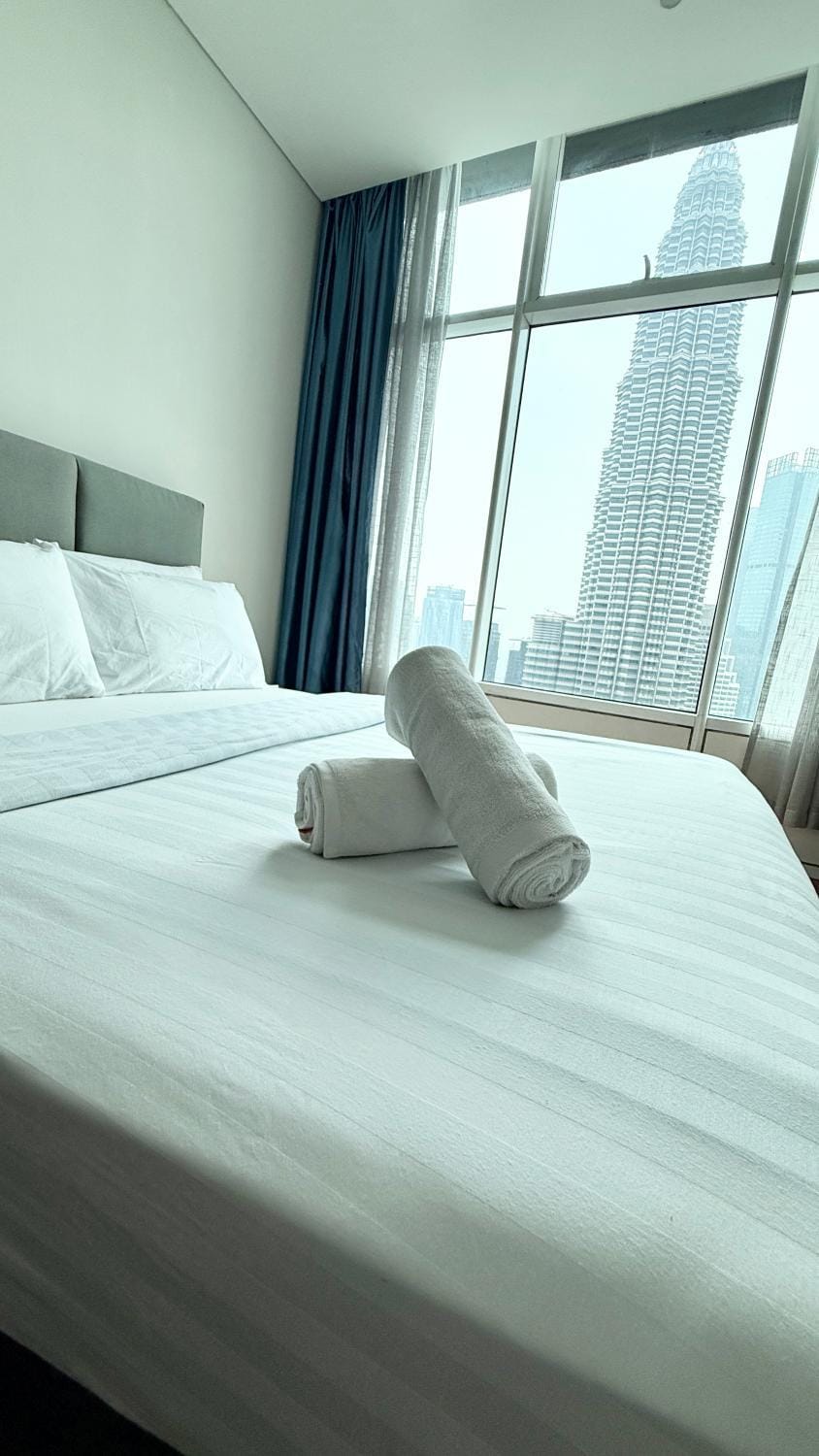 Bed, Photo of the whole room, Bedroom, towels