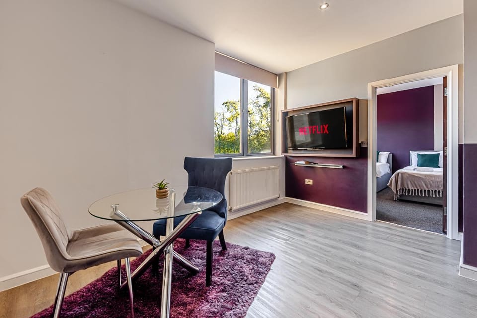 Bed, TV and multimedia, Living room, Photo of the whole room, Dining area