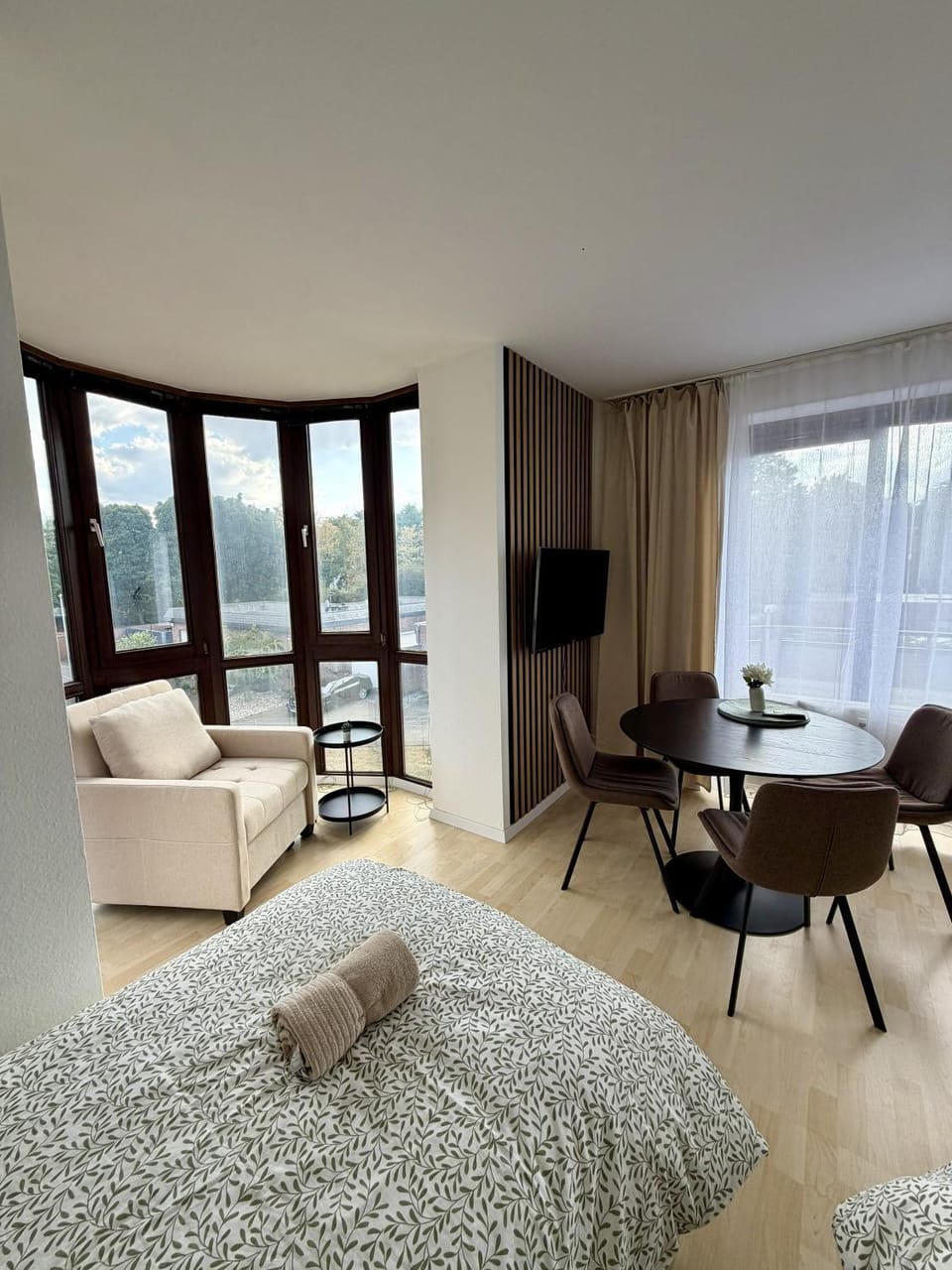 Living room, Photo of the whole room, Dining area