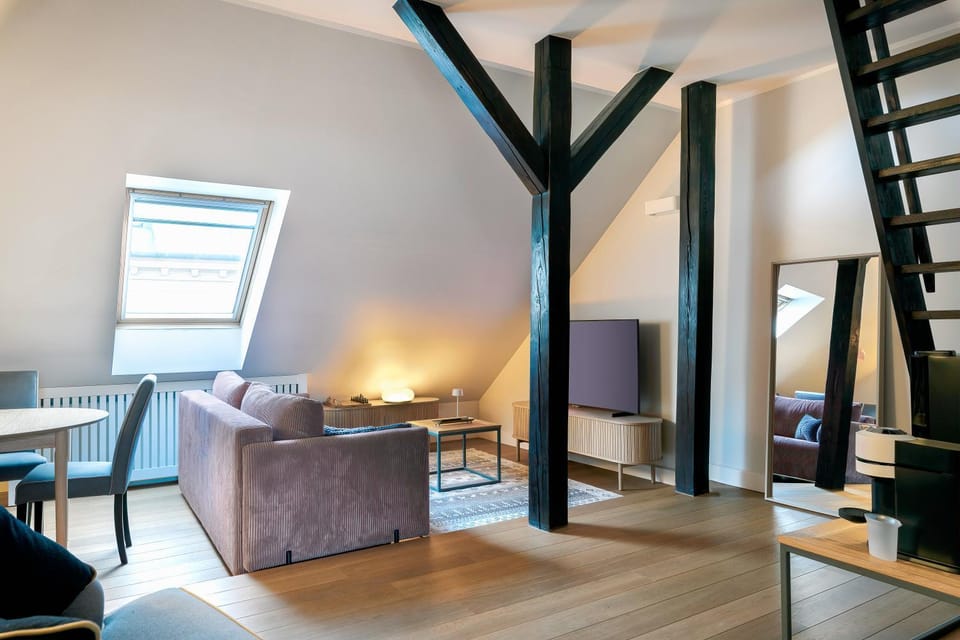 Living room, Seating area, Dining area