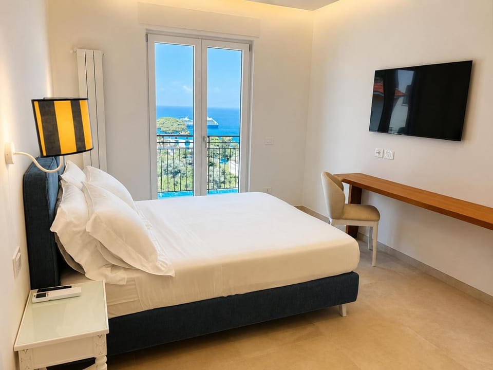 TV and multimedia, Bedroom, Sea view