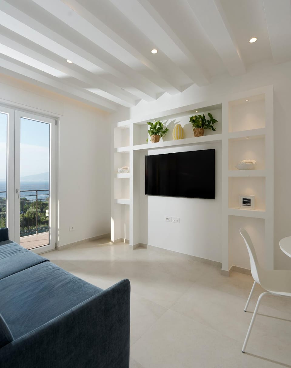De Vivo Realty - Panorama Suite Sorrento Apartment in Sorrento