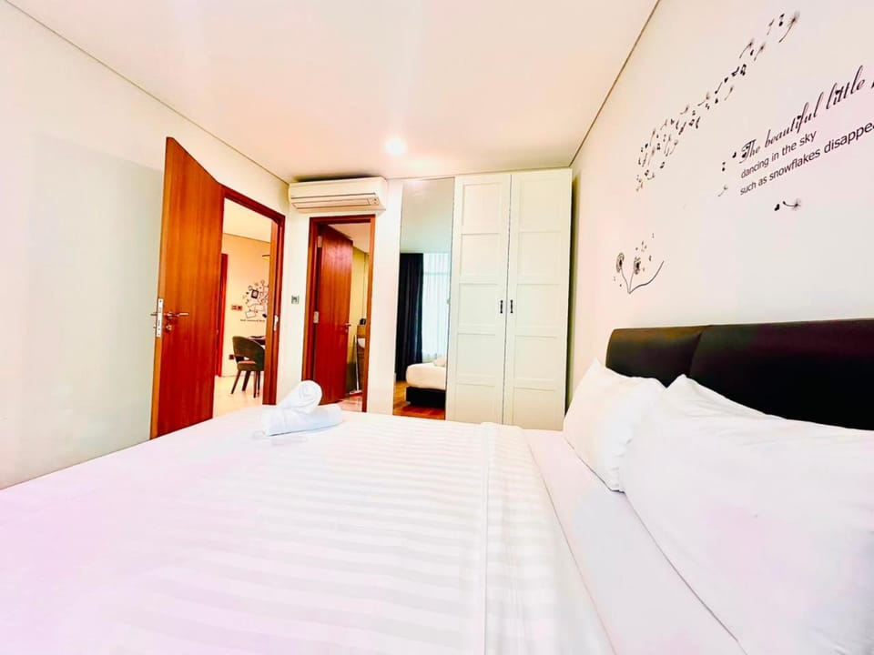 Bed, Photo of the whole room, Bedroom, wardrobe