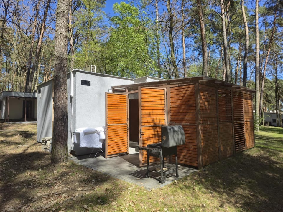 Piękny domek letniskowy z zabudowanym tarasem i prywatnym pomostem plus kajak dwuosobowy w cenie House in Poland