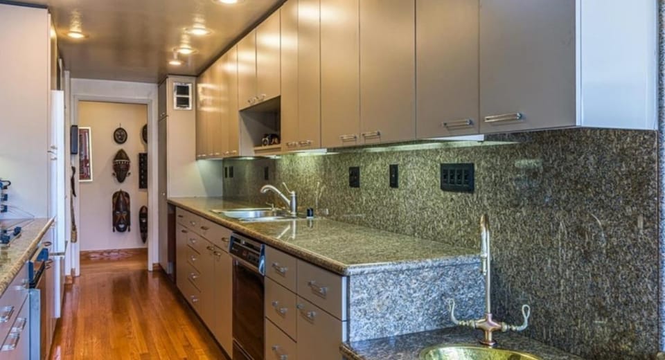 Sunset View Two Bedroom Retreat in Beverly Hills Apartment in West Hollywood