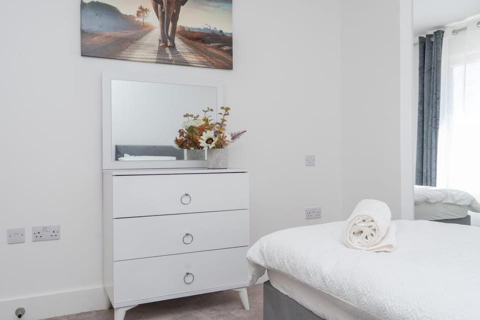 Quay Luxe, Waterfront 2Bed, 2Bath, Free Parking Apartment in Southampton