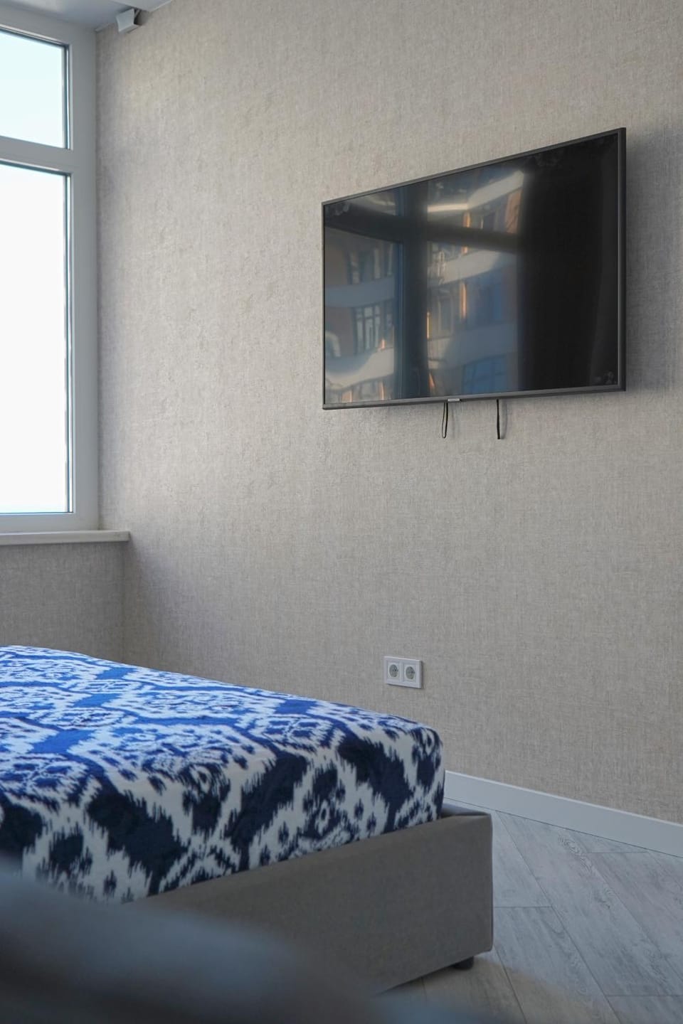 Bed, TV and multimedia, Bedroom
