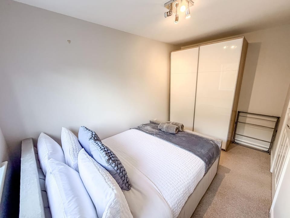 Bed, Bedroom, wardrobe