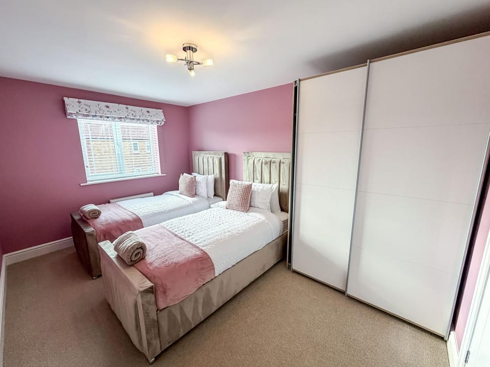 Bed, Photo of the whole room, Bedroom, wardrobe