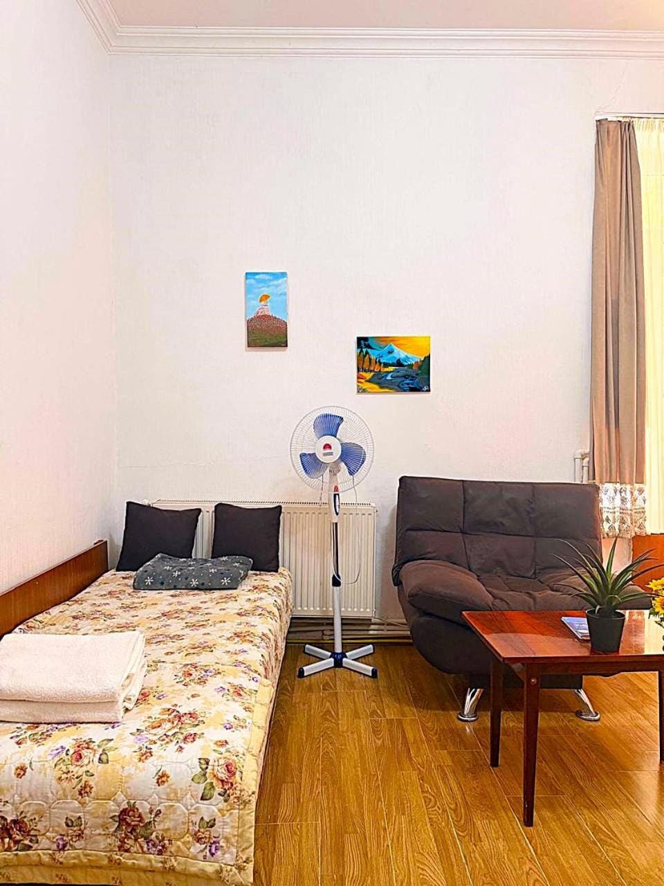 Bed, Seating area, Bedroom