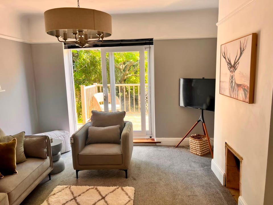 Stylish 3-Bed House Near Beach & Town Centre House in Bexhill